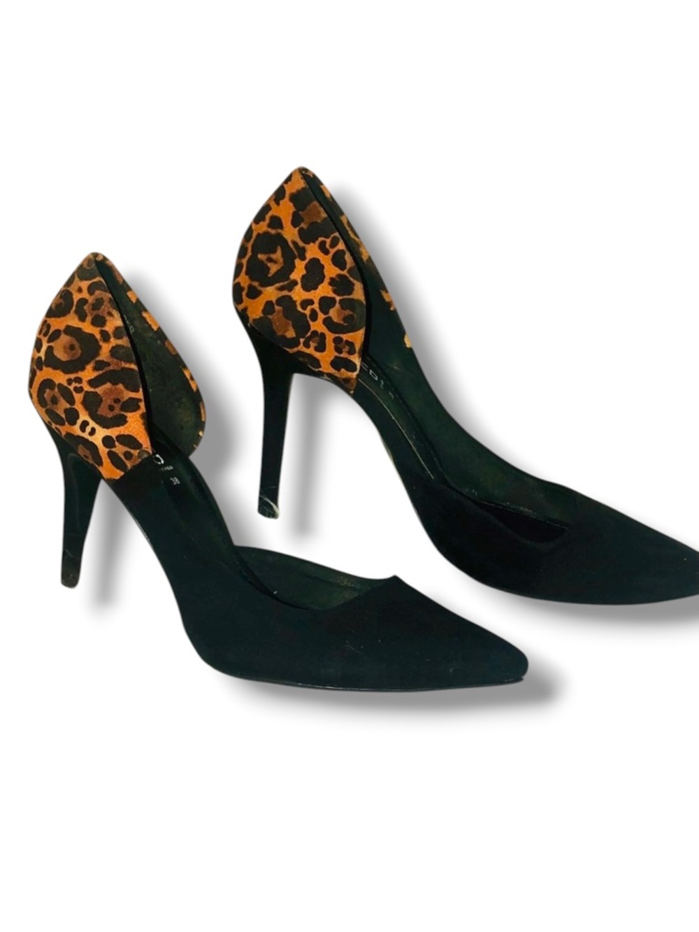 Divided leopard print back pumps